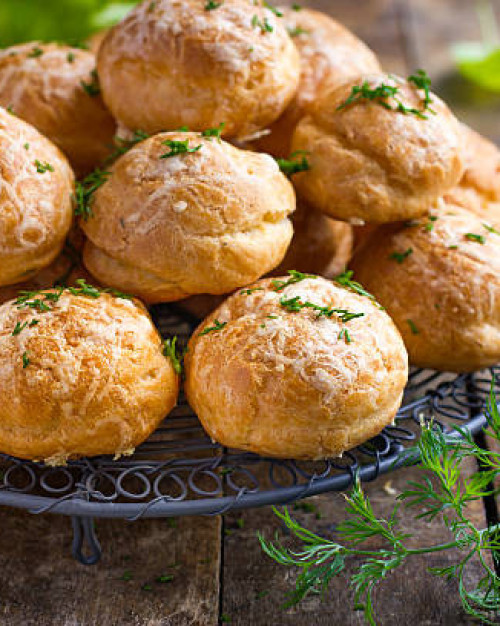 Plateau de 10 gougères Rillettes de truite fumée, citron & ciboulette