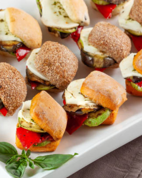 Plateau de 10 mini buns aubergine confite & mozzarella